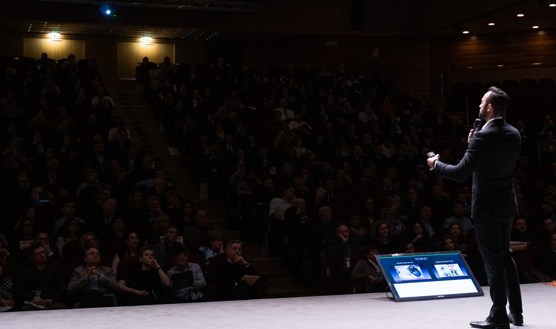 Andrea d&rsquo;Agostini speaking to a full auditorium